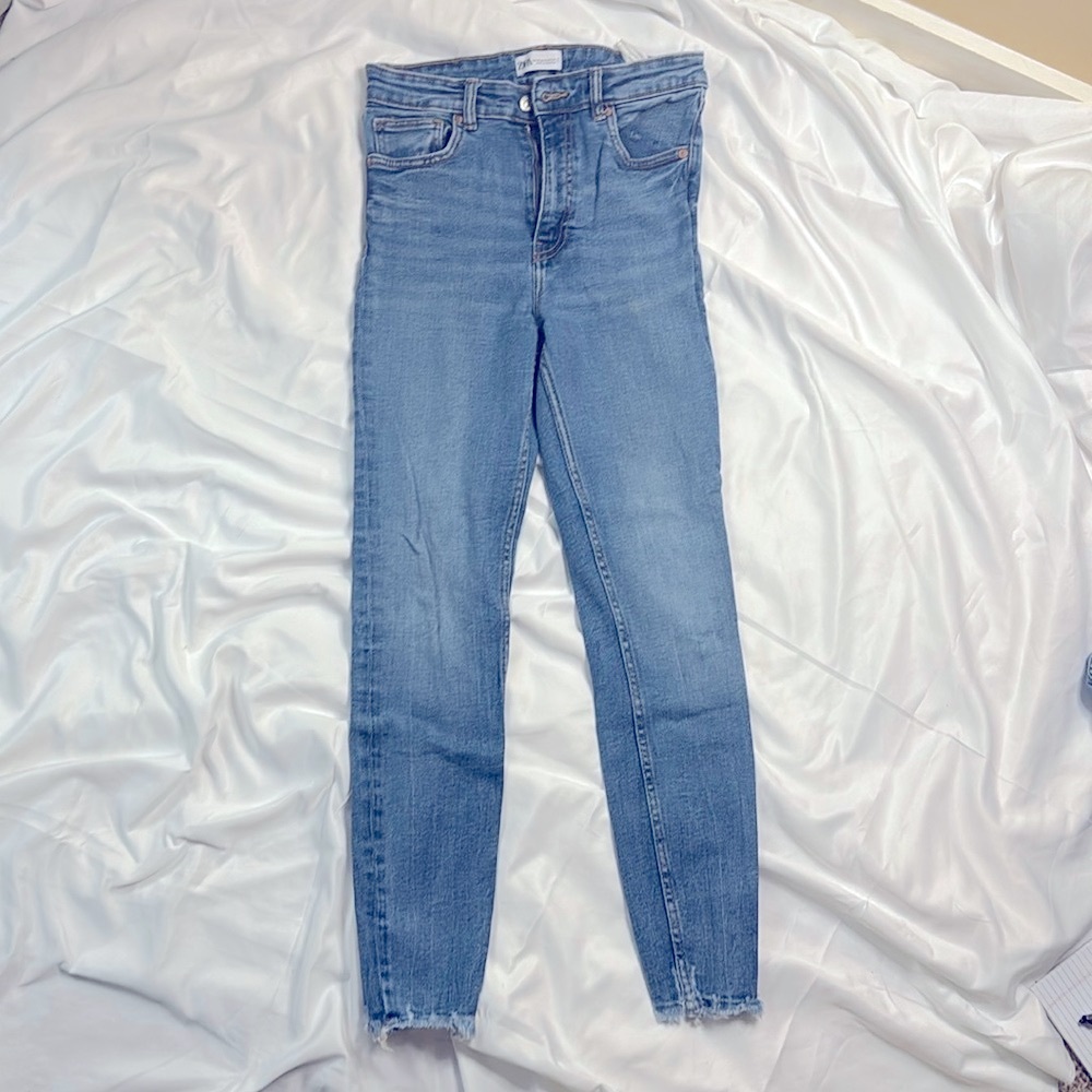 Zara Skinny Jeans. Item 102